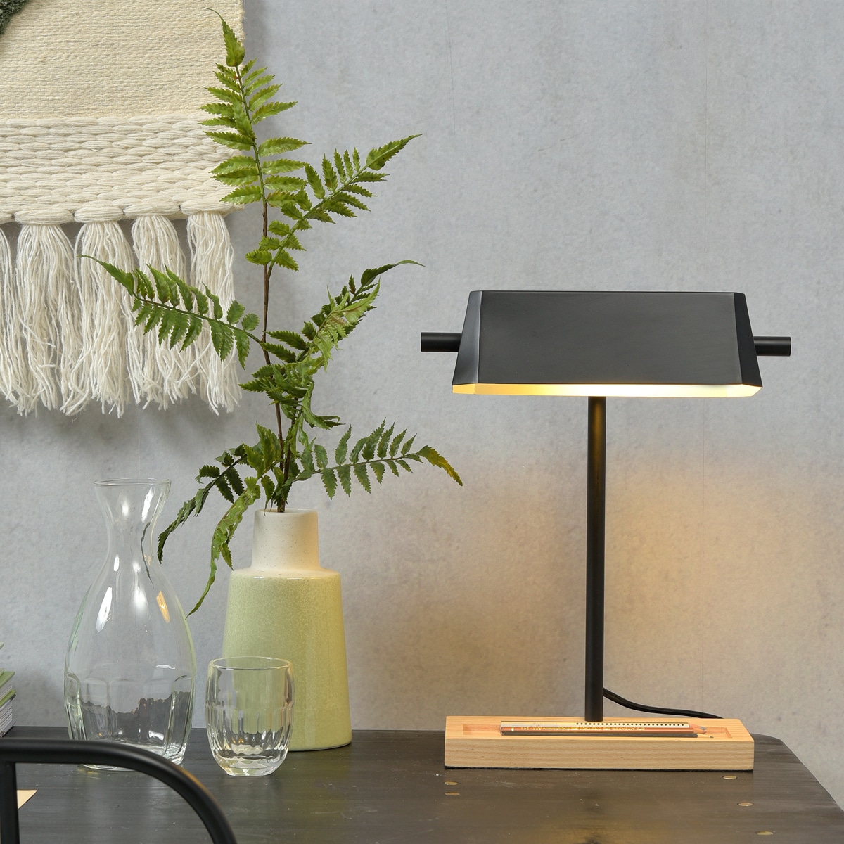 lampa biurkowa z drewnianą podstawą cambridge