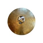 Detal ręcznie wykonanego mosiężnego kinkietu The Full Moon - jakość premium